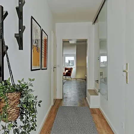 'traveller Lodge' Grosszuegiges - 3 Bedroom 10min To Hbf, Full Kitchen, Homeoffice, Netflix, Wifi Appartement *