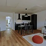 'traveller Lodge' Grosszuegiges - 3 Bedroom 10min To Hbf, Full Kitchen, Homeoffice, Netflix, Wifi Apartment