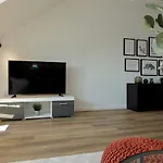 'traveller Lodge' Grosszuegiges - 3 Bedroom 10min To Hbf, Full Kitchen, Homeoffice, Netflix, Wifi Apartment *