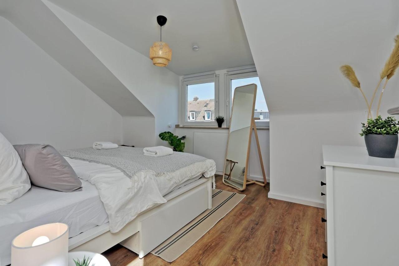 'traveller Lodge' Grosszuegiges - 3 Bedroom 10min To Hbf, Full Kitchen, Homeoffice, Netflix, Wifi Apartment Dusseldorf