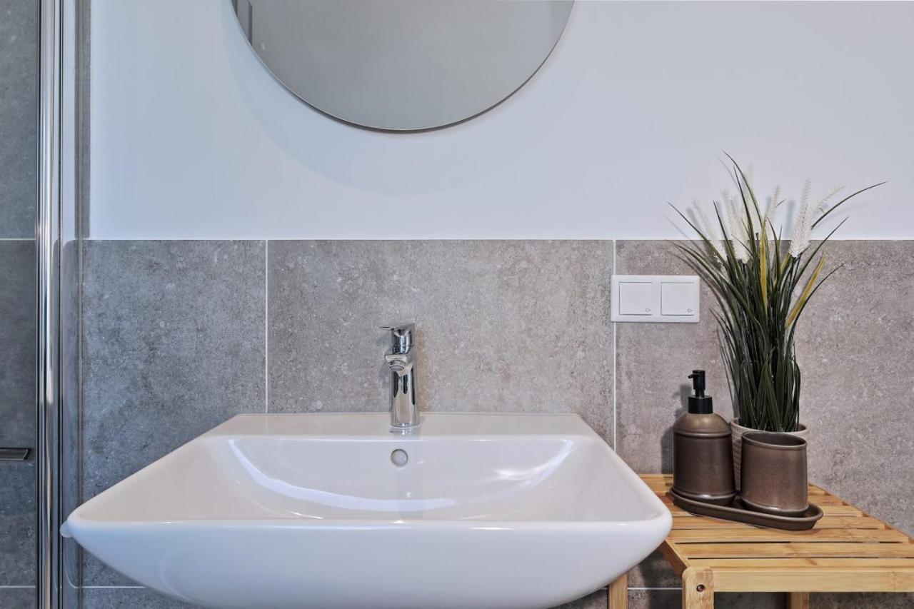 Apartment 'traveller Lodge' Grosszuegiges - 3 Bedroom 10min To Hbf, Full Kitchen, Homeoffice, Netflix, Wifi *